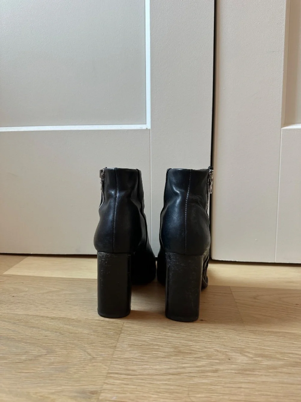 Rag & Bone Zippered Heel Ankle Boot Size 37.5